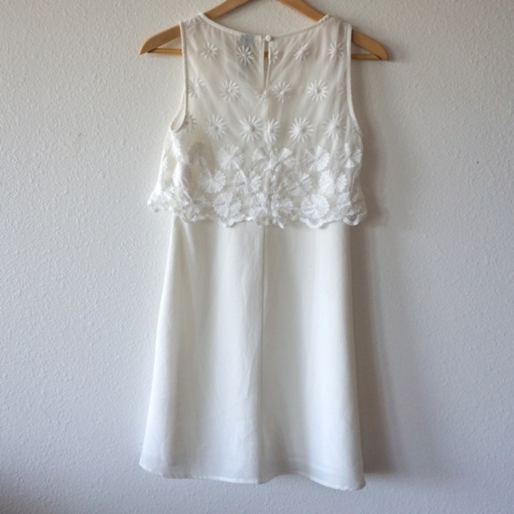 🌼Floral🌼 Embroidered Dress - Picture 2 of 5